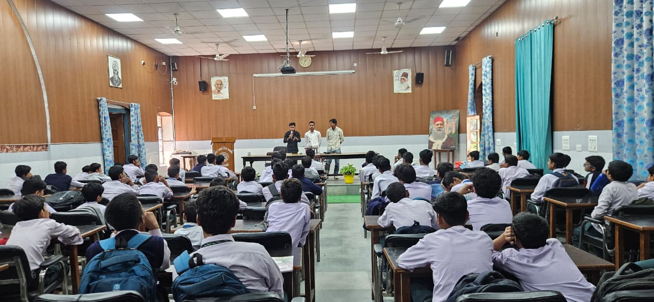 Students learning about drones in a CruiseHead workshop